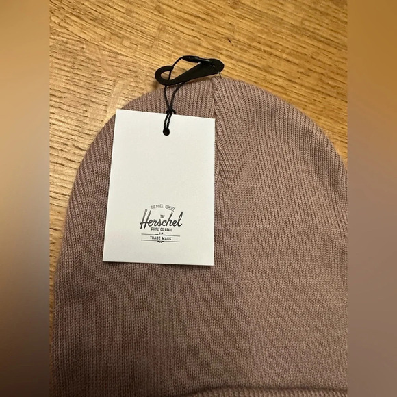 Herschel Supply Co NWT Ash rose knit Elmer Beanie $25 MSRP - Picture 4 of 8